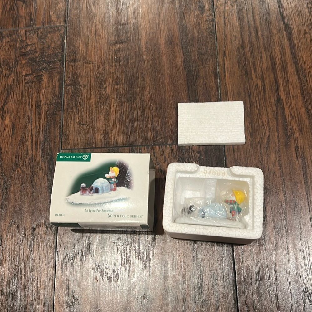 DEPT 56 AN IGLOO FOR SNOWBALL 56878 NORTH POLE SNOW VILLAGE new in box